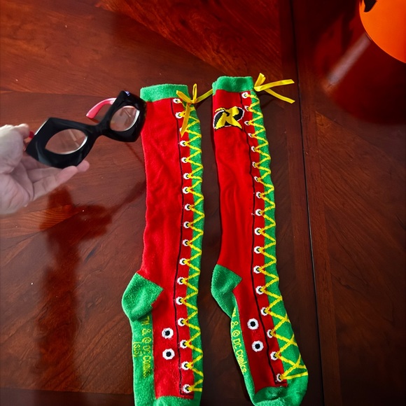 DC Comics Red and Yellow Robin Costume - Picture 5 of 7